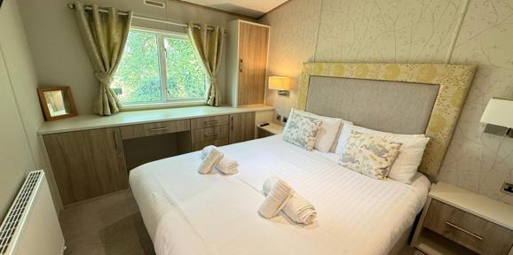 Carnaby Helmsley Lodge, master bedroom with window at Finlake