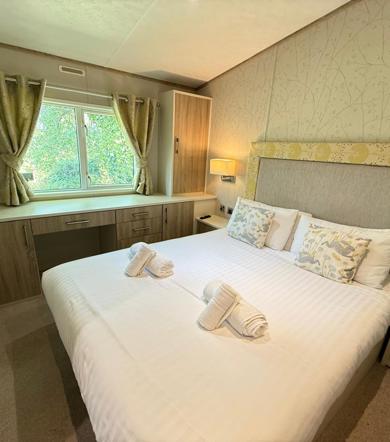 Carnaby Helmsley Lodge, master bedroom with window at Finlake