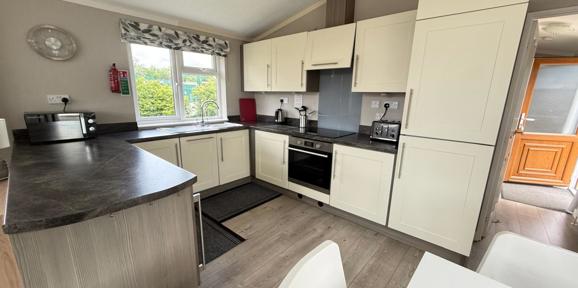 Finlake, Omar Southwold, kitchen