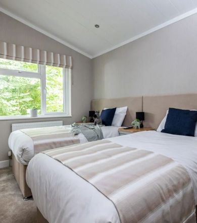 Wessex Contemporary, twin bedroom Brokerswood