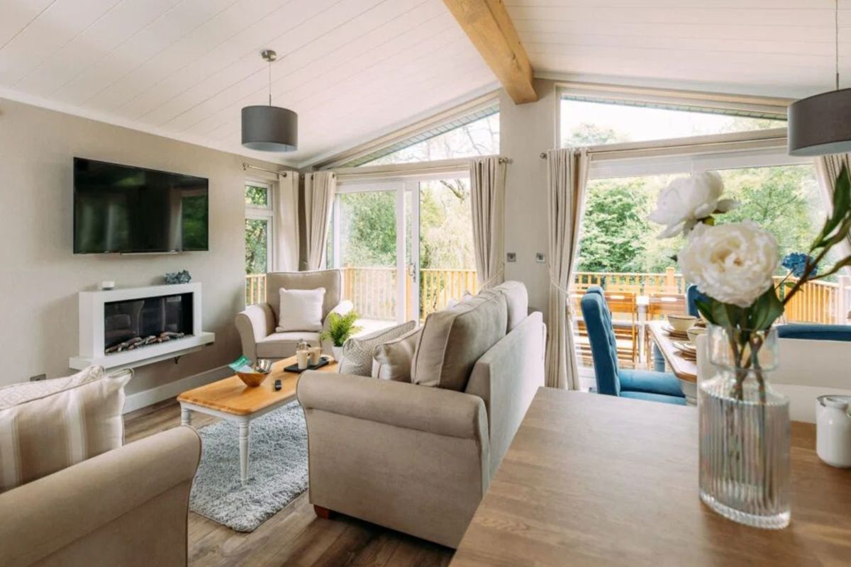 Wessex Contemporary, living room with TV at Brokerswood 
