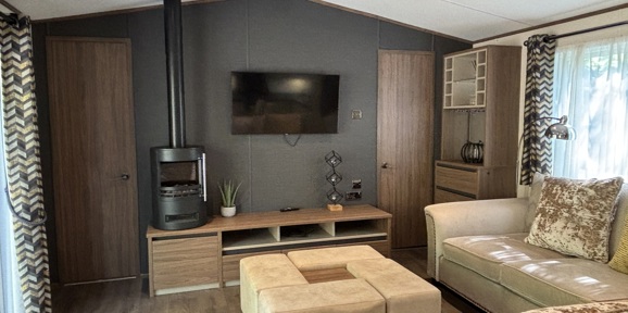 Brokerswood, Carnaby Langham, lounge
