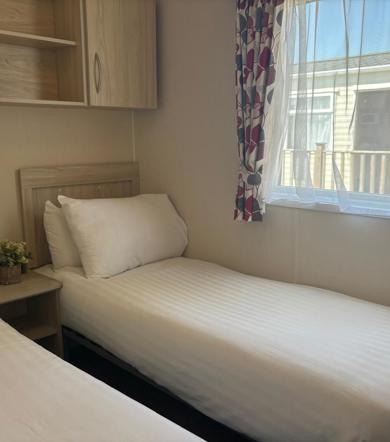 Dartmoor View,  Willerby Rio, twin bedroom