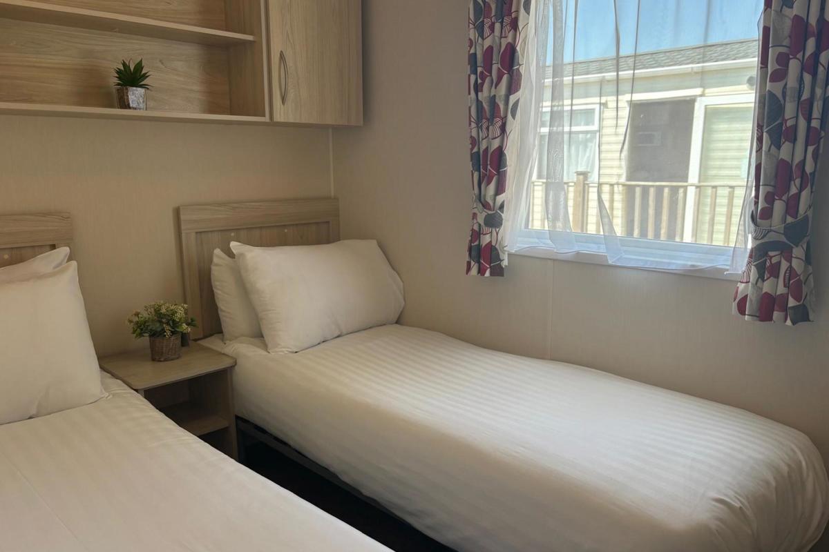 Dartmoor View,  Willerby Rio, twin bedroom