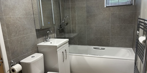 Prestige Foresters, bathroom at Brokerswood