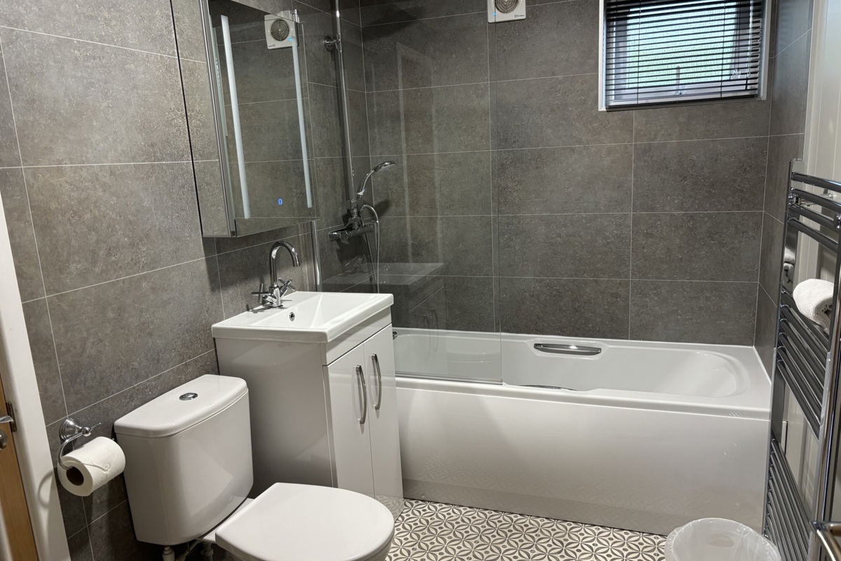 Prestige Foresters, bathroom at Brokerswood