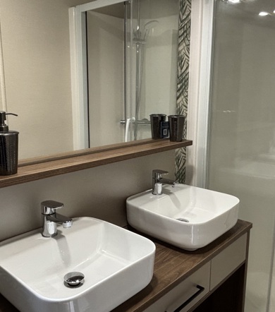 Brokerswood, Carnaby Langham, shower room