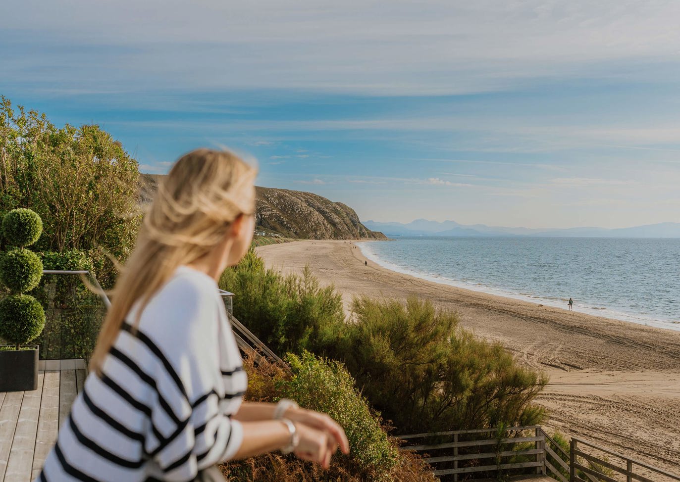 The Warren Lady Looking At The Sea And Beach