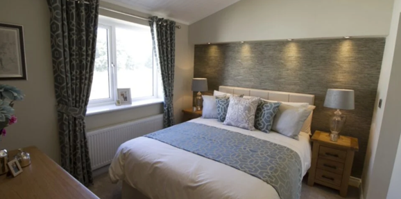 Oakgrove Clarendon, master bedroom with window at Finlake