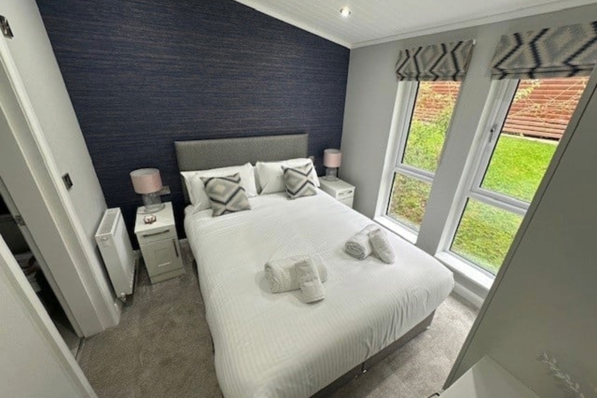 Kentmere Super, master bedroom at Finlake