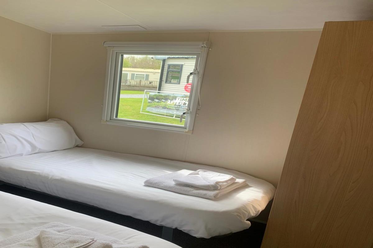Willerby Aurora, twin bedroom at Dartmoor View