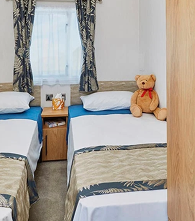 Carnaby Chantry, twin bedroom at Brokerswood