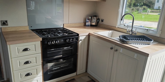 Carnaby Oakdale, kitchen with window at Praa Sands