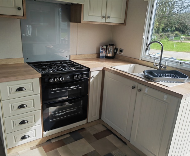 Carnaby Oakdale, kitchen with window at Praa Sands