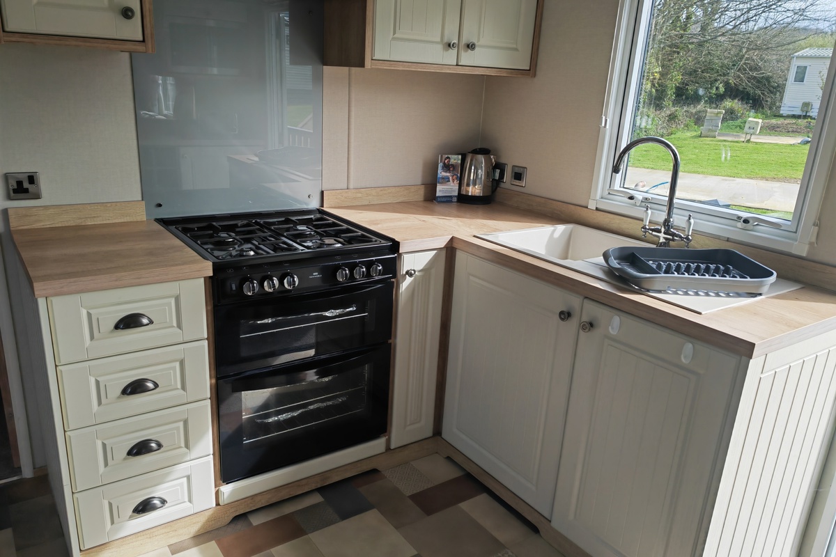 Carnaby Oakdale, kitchen with window at Praa Sands