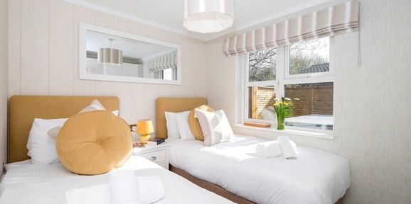 Wessex Classic, twin bedroom at Delamere