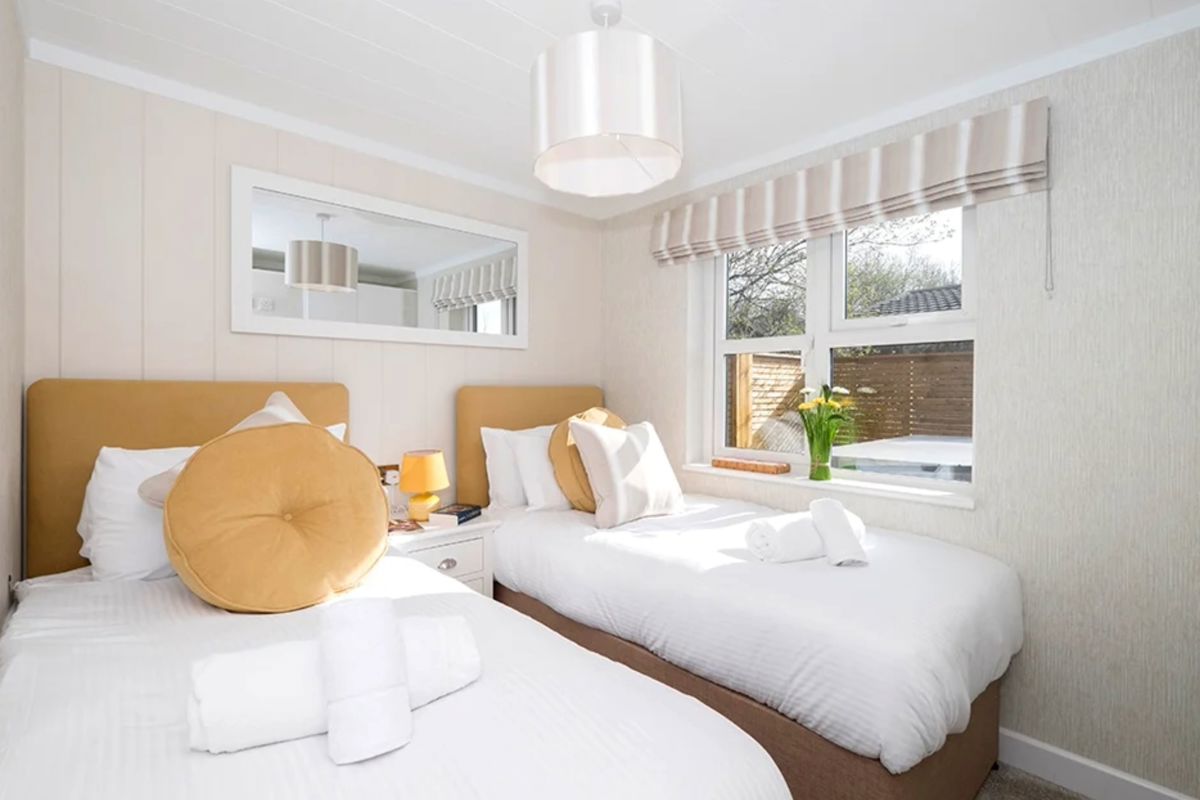 Wessex Classic, twin bedroom at Delamere
