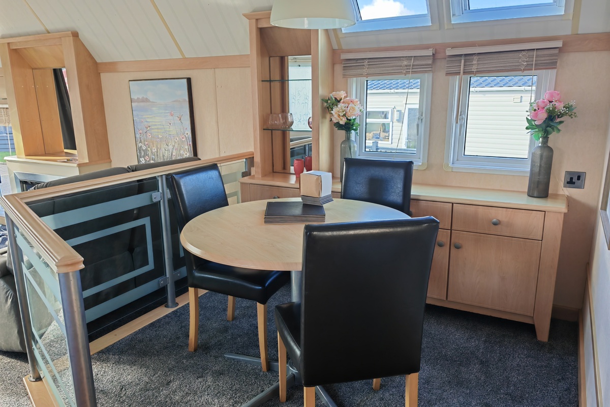 Atlas Expression, dining area at Praa Sands