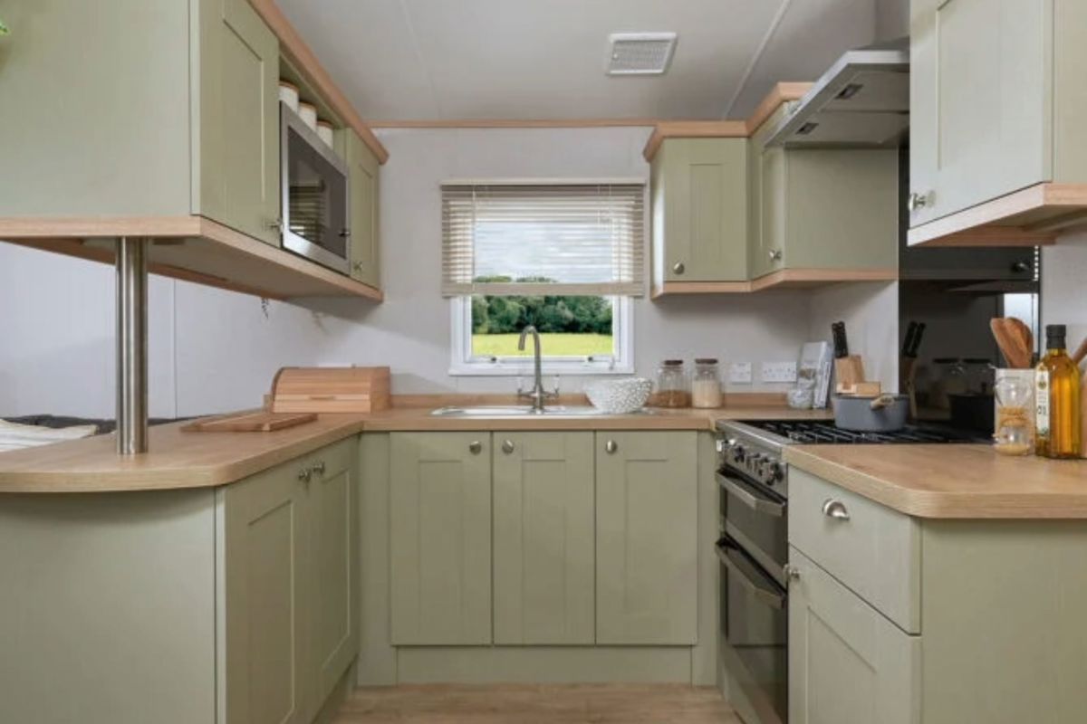 ABI Wimbledon, kitchen at Finlake