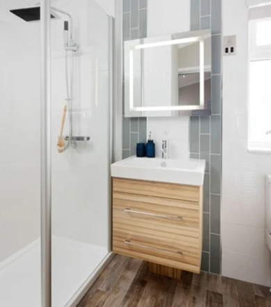 Wessex Contemporary, shower at Finlake