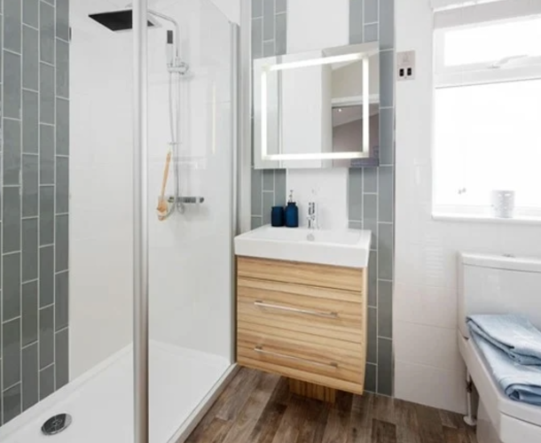 Wessex Contemporary, shower at Finlake