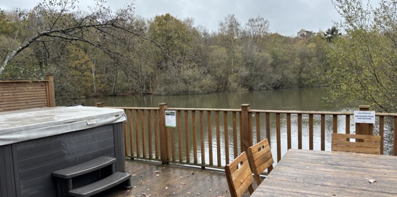Prestige Dovecote, lake view and decking at Brokerswood