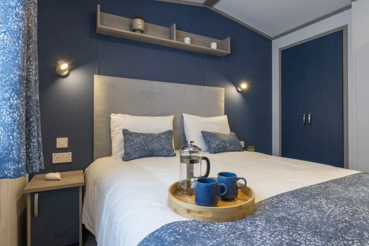 Regal Retreat, double bed in bedroom at Finlake