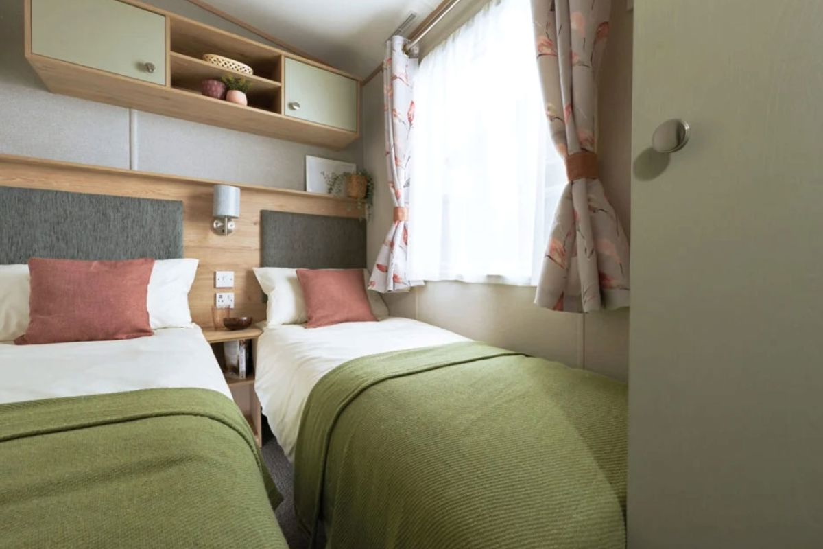 ABI Wimbledon, twin Bedroom at Finlake