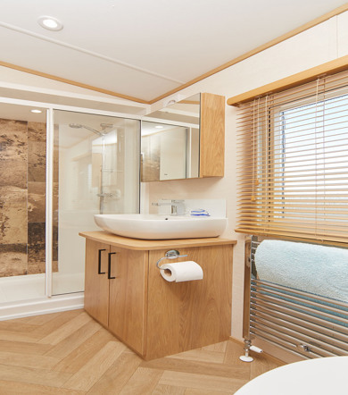 Carnaby Chantry, bathroom wide shot at Talyfan