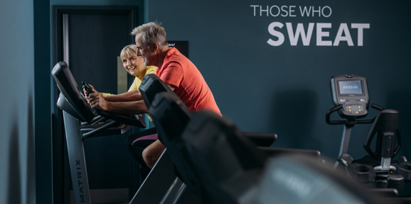 Devon Hills Mature Couple In The Gym