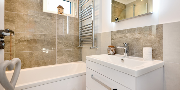 Oakgrove Osprey, bathroom at The Warren