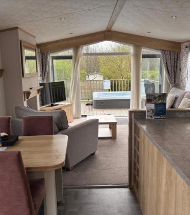 Carnaby Glenmoor Lodge, open plan space at Dartmoor View