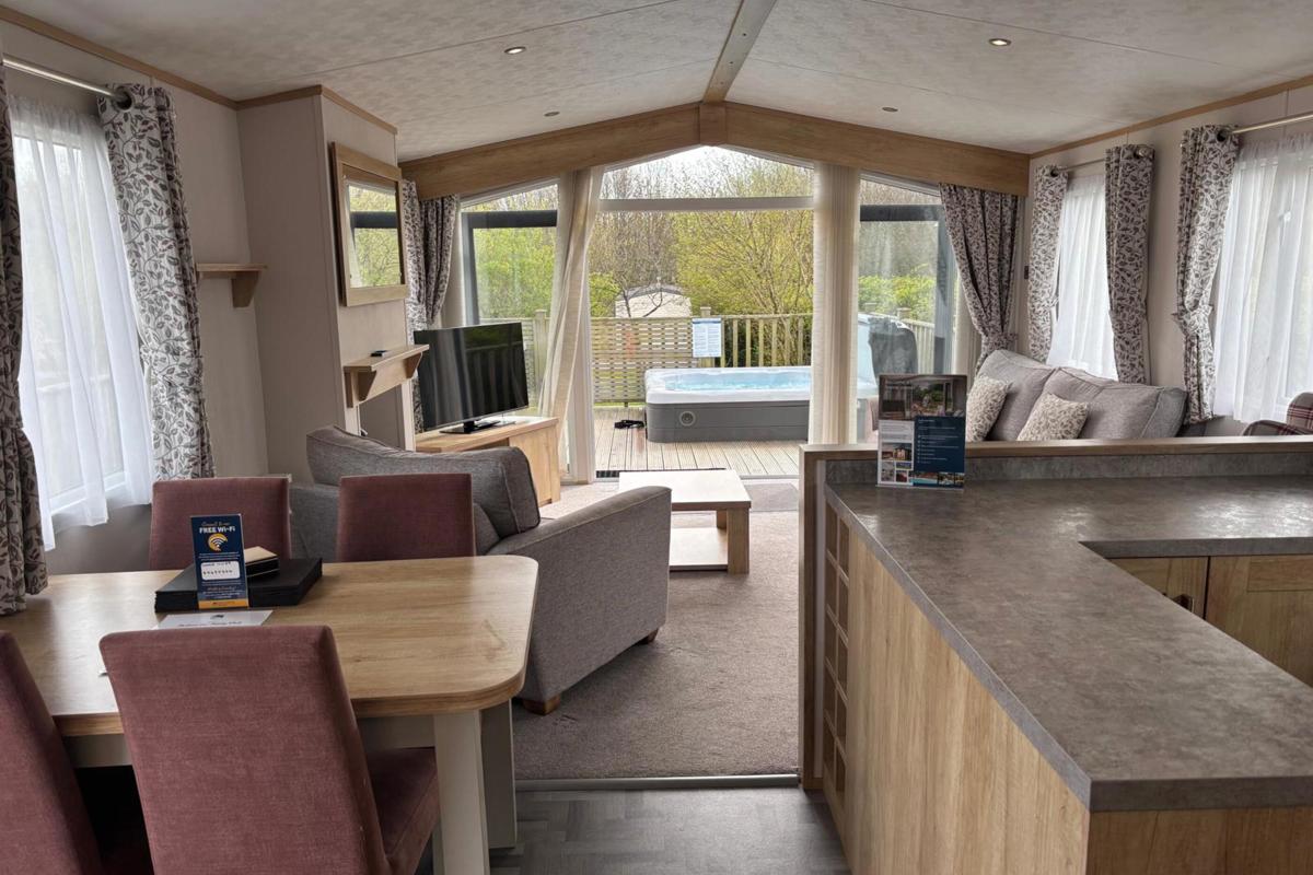 Carnaby Glenmoor Lodge, open plan space at Dartmoor View