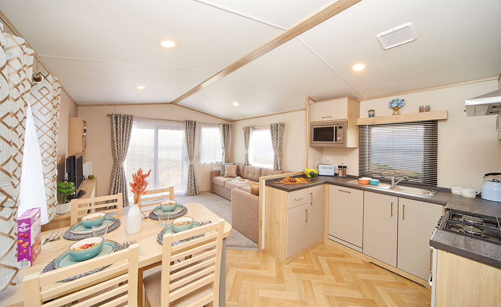 Carnaby Bayview kitchen-to-lounge