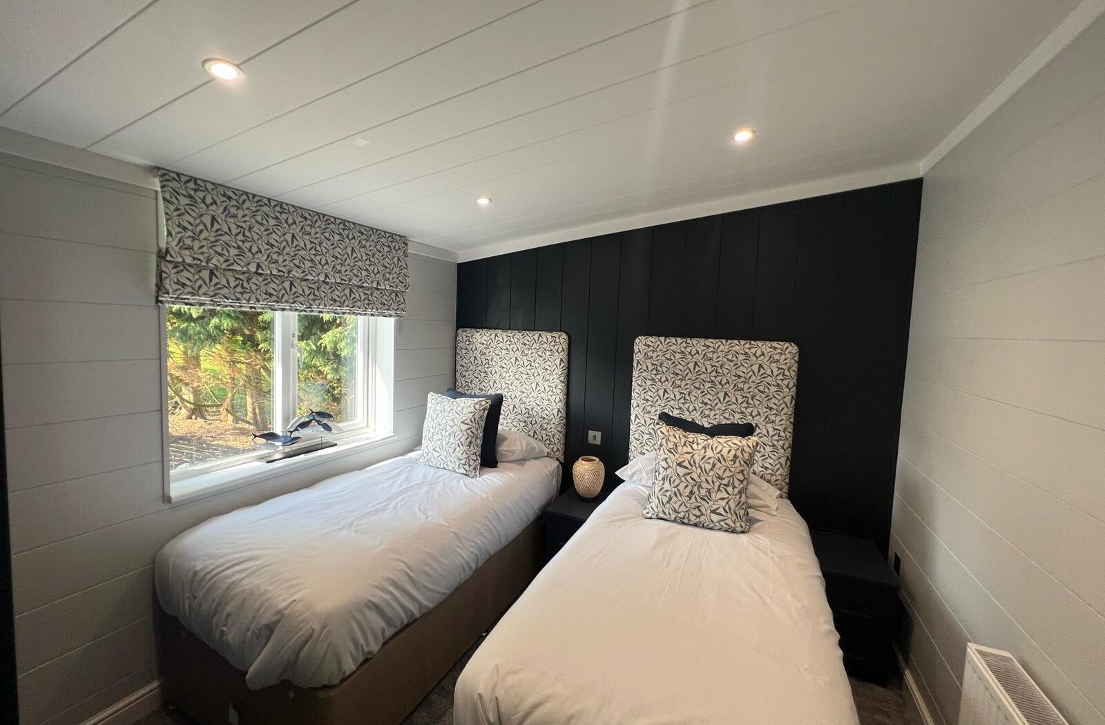 Photo of the twin bedroom.