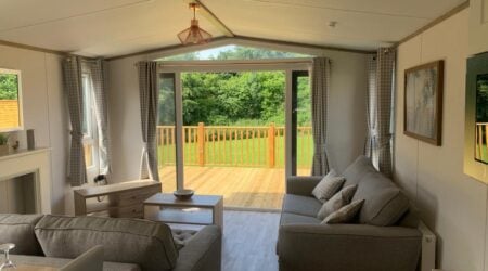 Sunseeker Supreme lounge